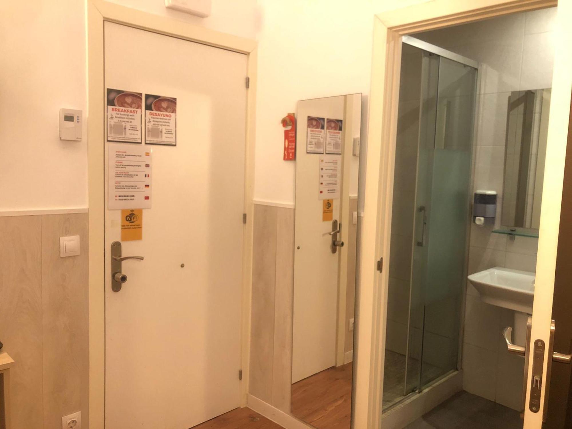 Hostal Live Natura Barcelona (Adults Only) Eksteriør bilde